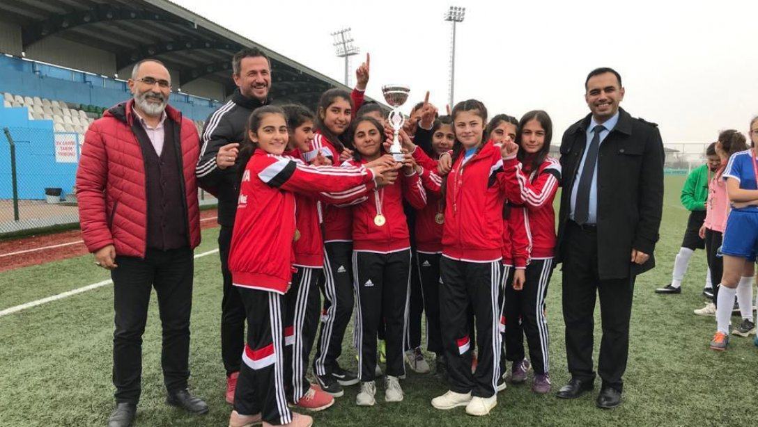Teketaban Ortaokulu Kız Futbol Takımımız İl Birincisi Oldu