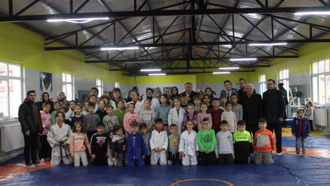 Halk Eğitimi Merkezi Judo Gösterisi