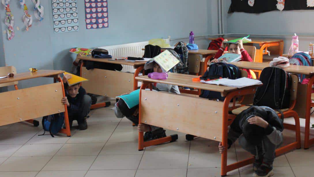 Okullarımızda Deprem Tatbikatı Başarıyla Gerçekleştirildi