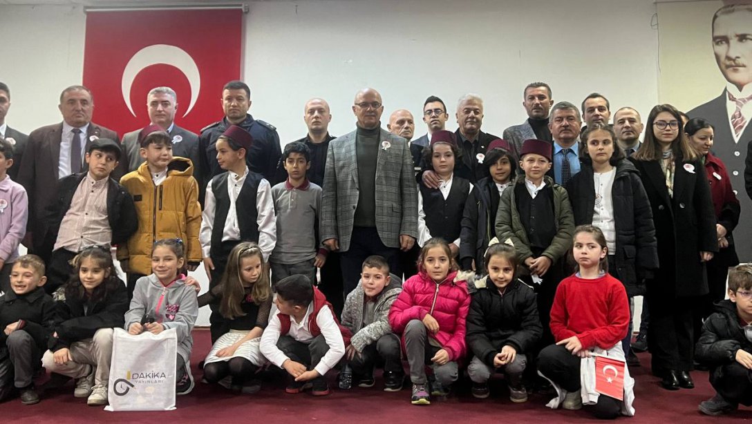  12 Mart İstiklal Marşının Kabulü ve Mehmet Akif Ersoy'u Anma Törenimiz ilçemiz Atatürk İlkokulu öğretmen ve öğrencileri tarafından hazırlanan programla Şehit Tuncay Özdemir Kültür Merkezinde gerçekleştirildi.