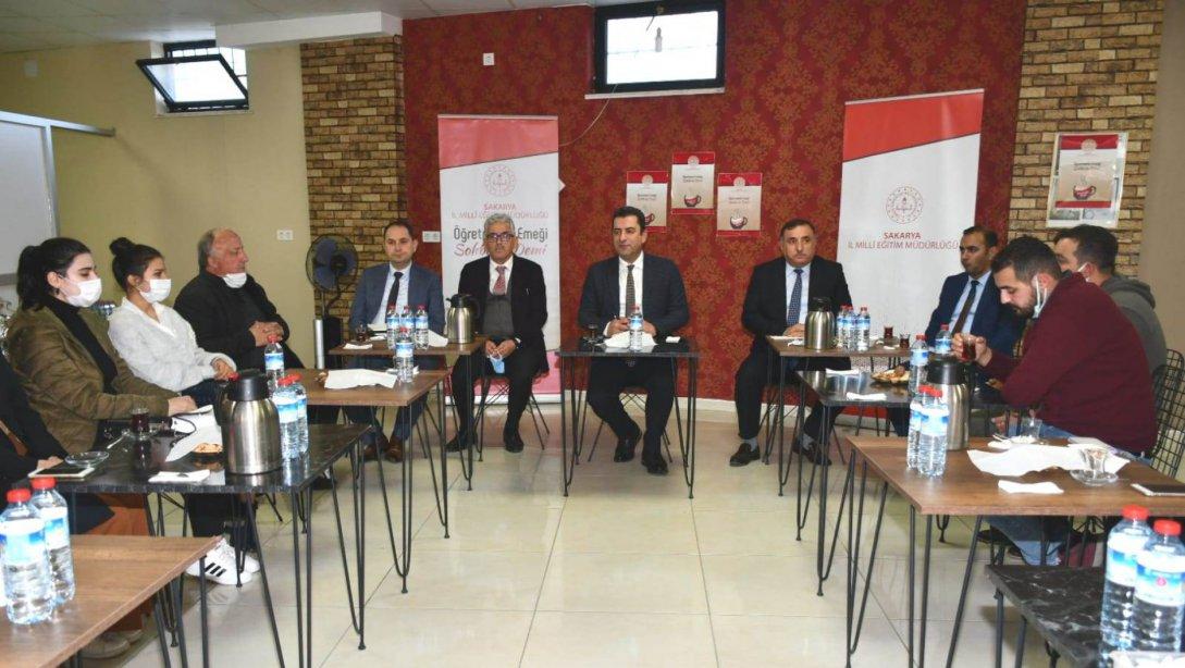 Sakarya İl Millî Eğitim Müdürümüz Ebubekir Sıddık Savaşçı İlçemizdeki Öğretmenlerle Buluştu.