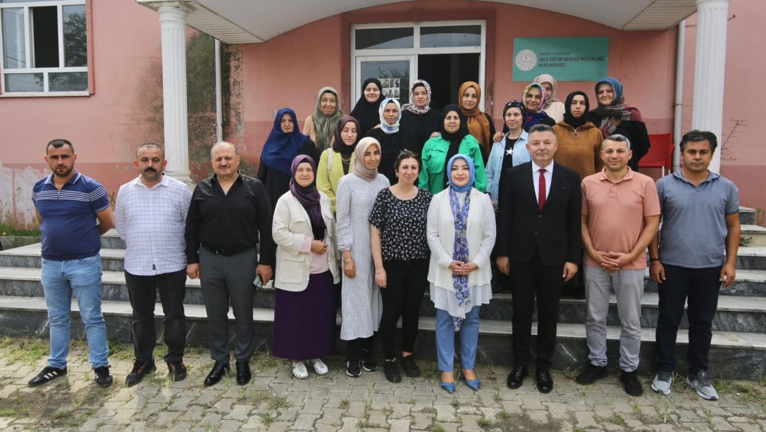 Ak Parti Sakarya Milletvekili, TBMM Kadın Erkek Fırsat Eşitliği Komisyonu Başkanı Sayın Çiğdem ERDOĞAN, Müdürlüğümüze Bağlı Halk Eğitimi Merkezi Kurslarını Ziyaret Etti. 