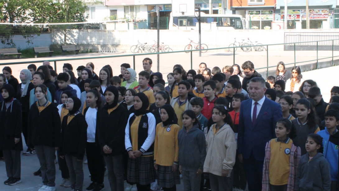 İlçe Milli Eğitim Müdürümüz Sayın Murat Arslan Atatütk Ortaokulunu ziyaret etti. 